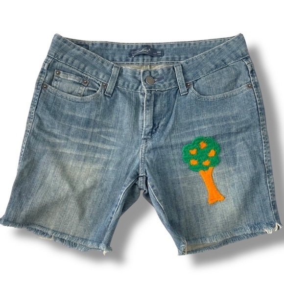 Levi's Pants - Levi’s cutoff Shorts Festival Denim Tree & Berry Appliqué SZ 4